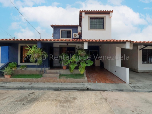 Casas En Venta Avenida Intercomunal Villa Roca Excelentes Areas Sociales Canchas Deportivas Parque Infantil Con 280m2 De Construccion Cabudare Lara Daniela Linarez