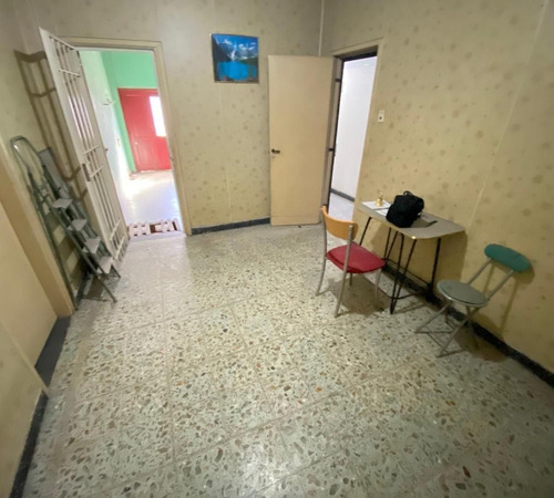 Venta De Casa Con Garaje, Local Y Galpón