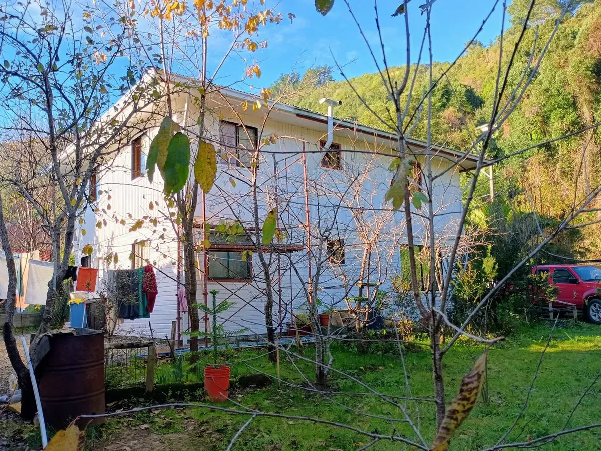 Imagen 2 de 30 de Amplia Y Acogedora Casa En Venta En Niebla Valdivia