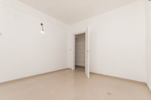 Depto. Tipo Casa 3 Amb. En Lanús Centro
