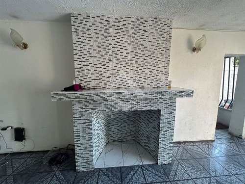 Casa En Venta De 5 Dorm. En La Cisterna