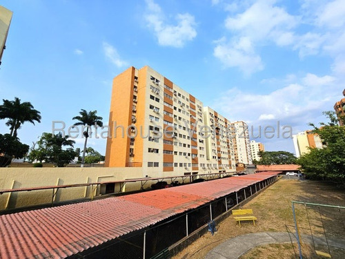 Jean Pavon Tiene Bello Apartamento En Alquiler En El Este De Barquisimeto Lara 8 7 0 9