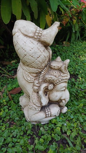 Ganesha De 32 Cm De Alto De Resina Cabeza Abajo Crema