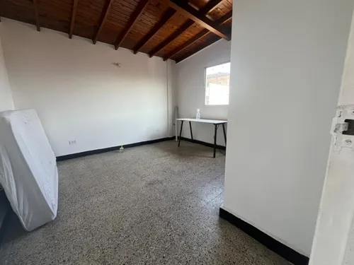 Se Vende Casa En Medellín Barrio Belén San Bernardo (a Unas Cuadras Del Aeroparque)