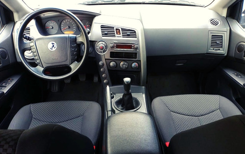 Imagen 4 de 9 de Ssangyong -kyron 2.0 Awd Turbo Diesel Gris Oscuro