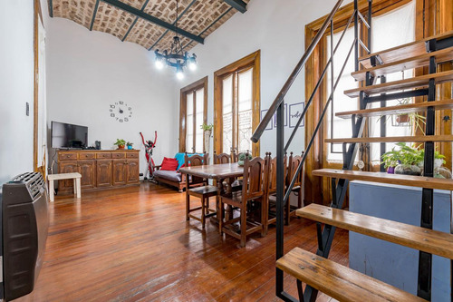 Venta/permuta - Casa Planta Alta, 4 Dormitorios - Centro, Rosario.
