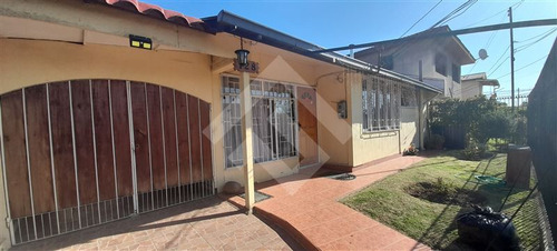 Casa En Venta De 5 Dorm. En La Florida