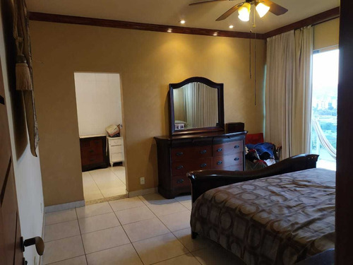 Imagem 7 de 16 de Casa Confortável Bairro Iguaçu