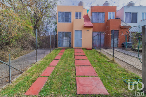 Venta Casa 2 Ambientes Conjunto Urbano Ayuntamiento 2000