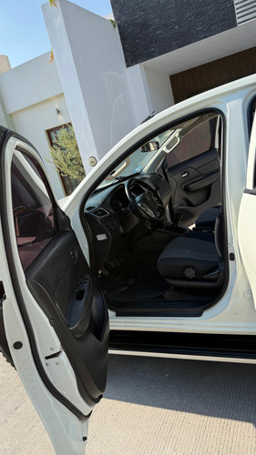 Mitsubishi L200 2.4 Cabina Doble 4x2 Mt