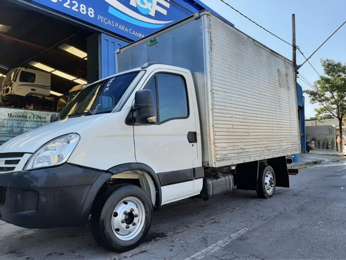 Imagem 6 de 8 de Iveco Daily 35s14 Cs 2009
