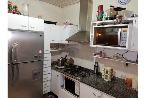 Imagen 8 de 14 de Vendo Casa En El Barrio Pettirossi De Cambyreta: 3 Cuartos.