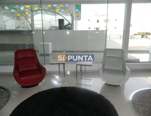 Imagen 17 de 30 de Brava, Edificio Con Servicios