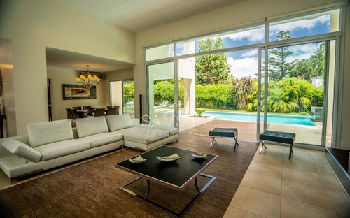 Casa En Venta En Exclusivo Barrio Privado En Punta Del Este- Ref: 63758