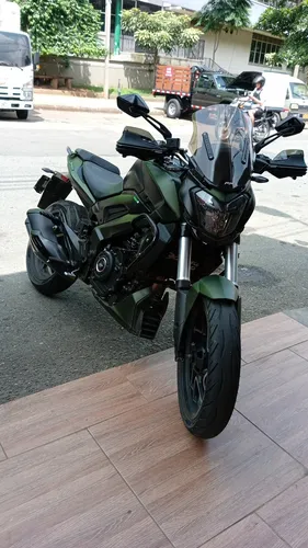 Dominar 400 Color Verde Army Modelo 2023