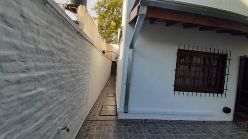 Alquiler Casa En Malaver Zona Residencial Con Entrada De Auto.