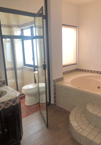 Imagen 24 de 29 de Rento En Cuernavaca Vista Hermosa Zona Dorada 2 Encantadoras Y Amplias Villas Estilo Mexicano Moderno Recien Remodeladas En Pequeño Y Exclusivo Conjunto Con Jacuzzi Privado Y Alberca Con Calf. Solar
