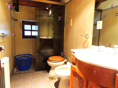 Casa En Pinares, 4 Dormitorios - Ref: 9474