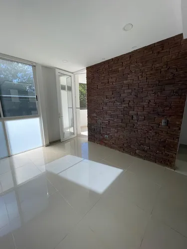 Venta Aparta-estudio. Sur De Cali. Barrio Pance, 66 Mtrs. Tercer Piso Con Ascensor. Parqueadero Propio