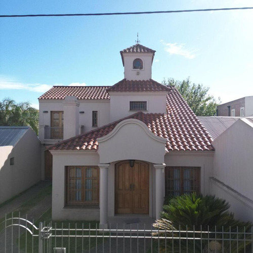 Hermosa Casa En Venta 3 Habitaciones, Barrio San Bernardo, Luján