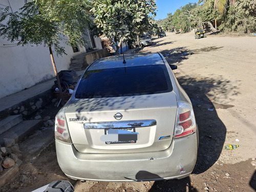 Nissan Sentra 2.0 Custom Cvt