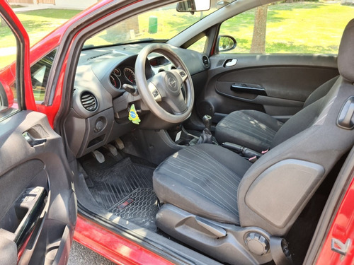 Imagen 10 de 15 de Opel Corsa 1.3 Cdti 3 Puertas 2007 / Rojo / Turbo Diésel