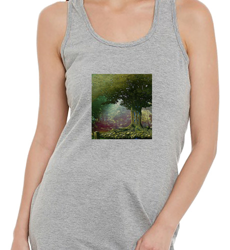 Musculosa Mujer Arbol De La Vida Verde En El Bosque Bello