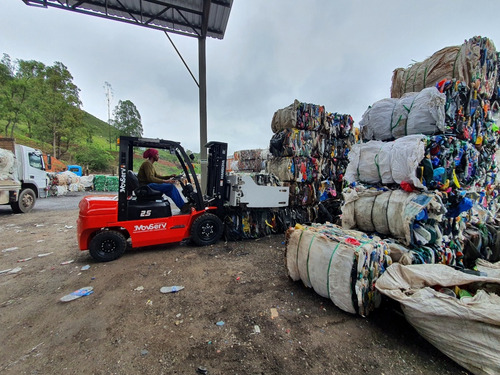 Recicláveis: Empilhadeira 2,5t Duplex! Aproveite Agora!