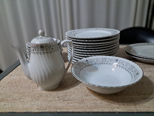 Juego De Platos De Porcelana Blanco Floreado (Usado)