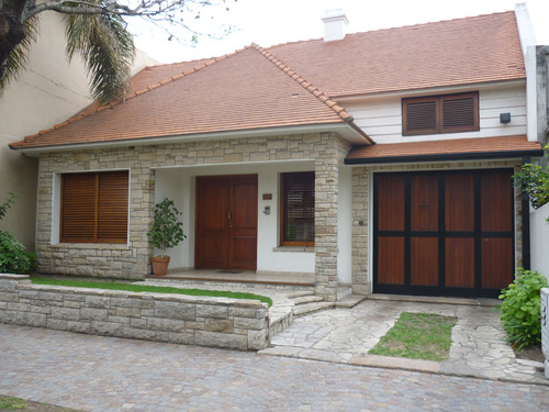 Casa Céntrica En Luján