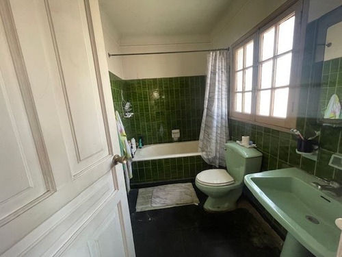 Casa En Venta De 4 Dorm. En Ñuñoa