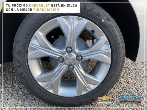 Imagen 17 de 19 de Chevrolet Onix Ltz Turbo 2023 Gris Plata 0km