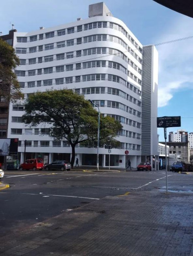 Imagen 3 de 15 de Apartamento Moderno, Y Luminoso Sobre Avenida!!