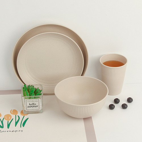 Conjunto De Vajilla De Pajilla De Trigo Con Rayas