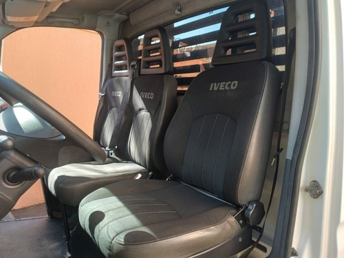 Imagem 13 de 18 de Iveco 35s14