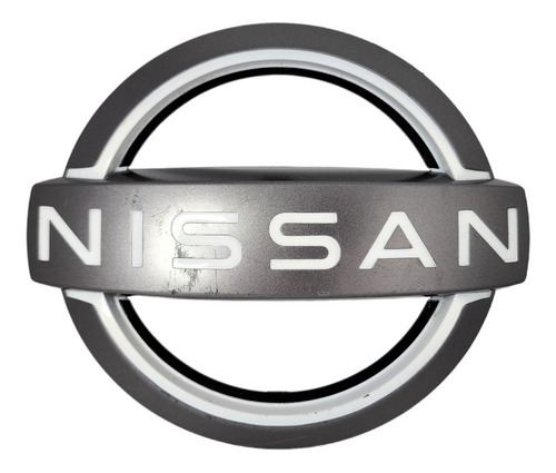 Emblema Parrilla Nissan 15.3 Cm X 13.1 Cm Original Usado