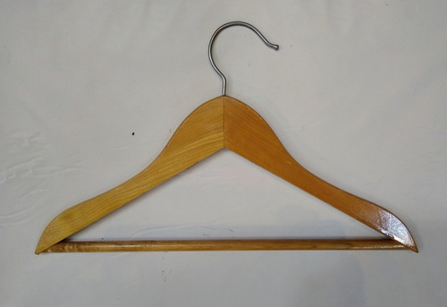 Perchas De Madera Lustrada Usadas Como Nuevas Oferta (Usado)