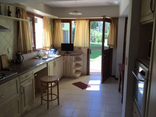 Casa En Punta Del Este, Cantegril | Rebeca Negocios Inmobiliarios Ref:9674- Ref: 9674