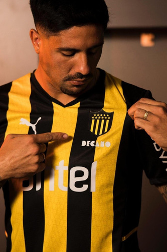 Imagen 7 de 8 de Camiseta Oficial Adulto Club Atlético Peñarol 2022