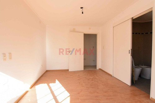 Venta Hermosa Casa 6 Amb En Barracas Con Cocheras