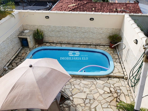 Sobrado Com Piscina. Possui 3 Dormitórios, 3 Banheiros, Cozinha, Sala, Garagem Fechada E Área De Lazer. - 4370