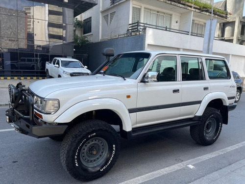 Imagen 1 de 7 de Land Cruiser Au