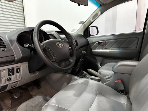 Imagen 13 de 19 de Toyota Hilux 3.0 Cd Srv Cuero 171cv 4x2 4x4 Srx Sr Amarok Dx