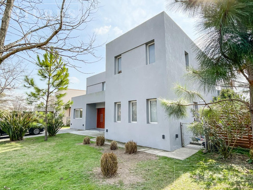Espectacular Casa Sobre Lote A La Laguna En San Matías Área