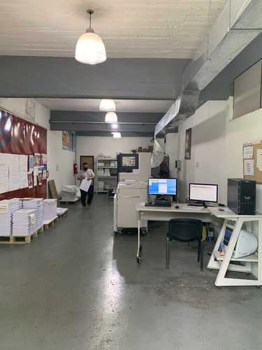 Establecimiento Industrial De 1350 M2 Cubiertos, Con Salida A Dos Calles