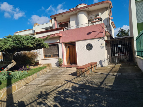 Inmobiliaria Rias Altas Vende Sobre Avenida Garzon, Hermosa Casa En 2 Plantas 