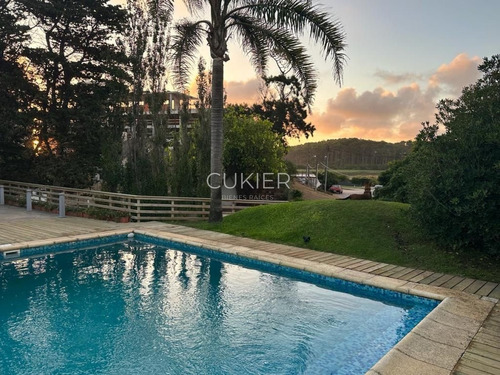 Alquiler Anual Y Temporada De Hermosa Casa Con Piscina Y Vista A La Laguna Del Diario De 3 Dormitorios 