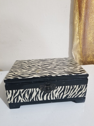 Linda Cajita Tipo Animal Print De Buen Tamaño En Madera 