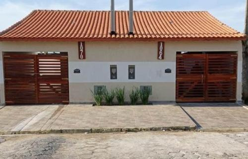 Imagem 12 de 13 de Casa Na Praia De Mongaguá/sp Com Piscina, Aceita Financiar!