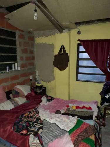 Chalet Dos Plantas 4 Ambientes Con 2 Baños Con Cochera